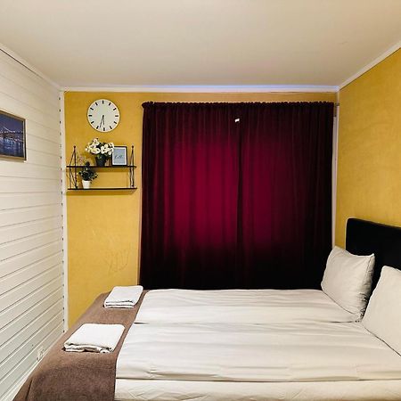 Miracle Tromso, Cozy Double Bed Private Room In A Shared Apartment With Stunning Tromso Views Luaran gambar