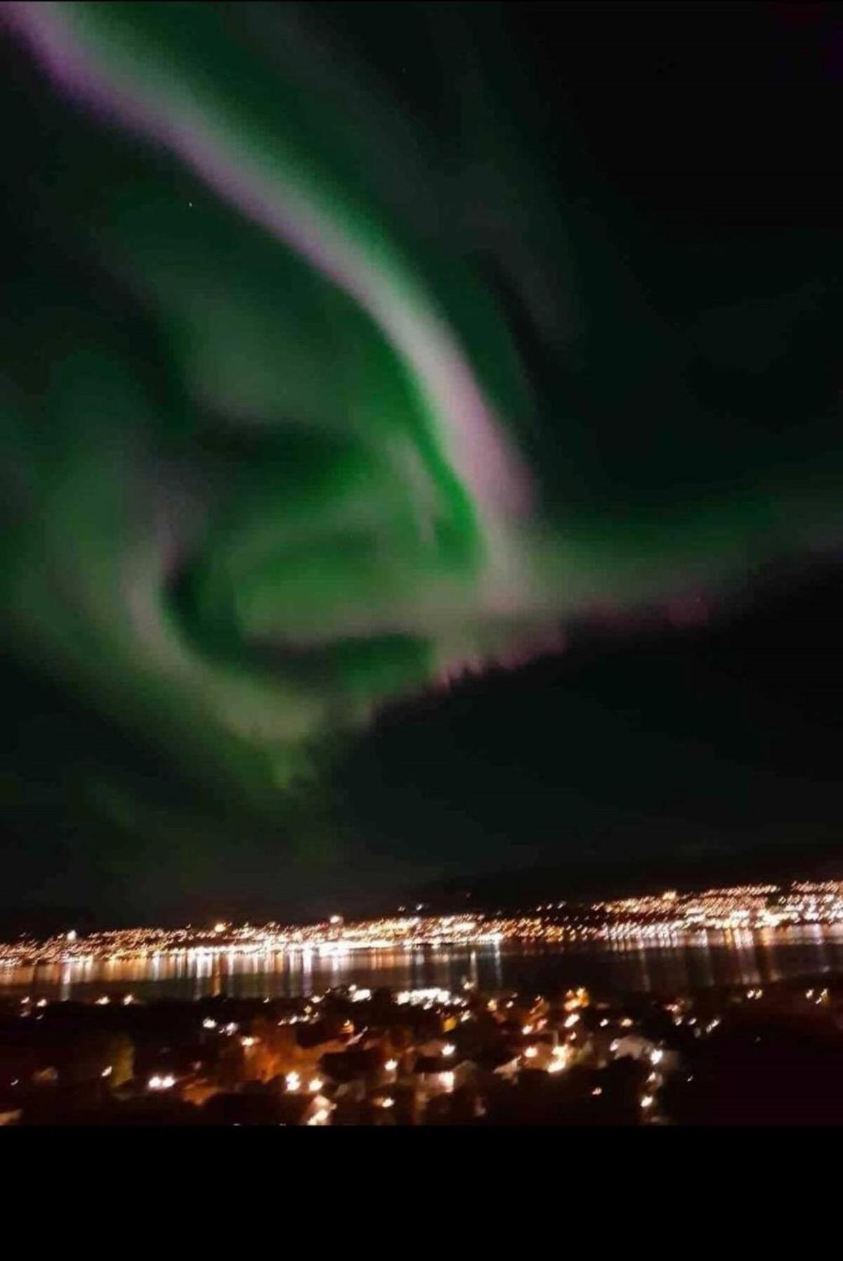 Miracle Tromso, Cozy Double Bed Private Room In A Shared Apartment With Stunning Tromso Views Luaran gambar